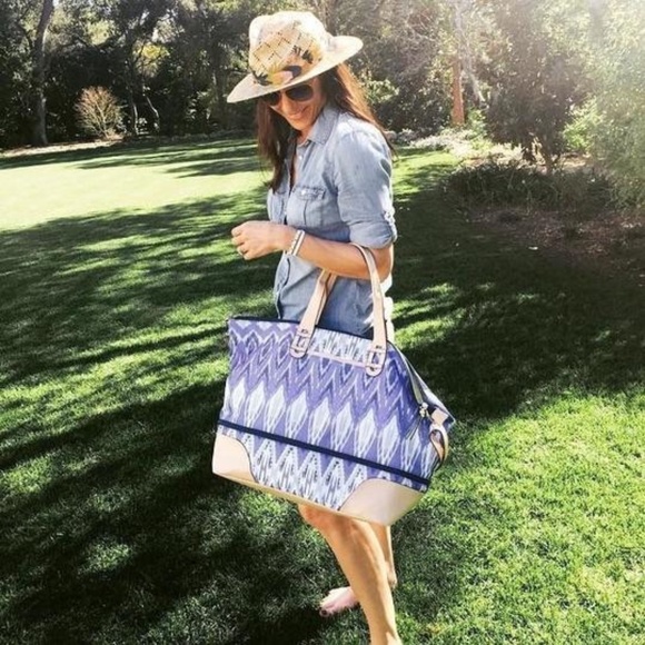 Stella & Dot Handbags - Getaway Bag - Indigo Ikat | Stella & Dot